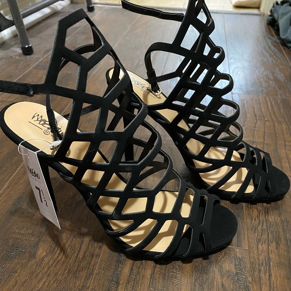 New Mossimo black heels